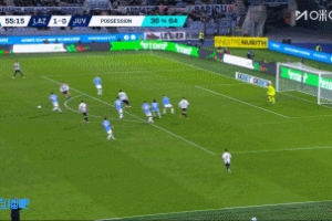 已身背一黄！贡多齐与麦肯尼争抢中倒地，裁判没表示、贡多齐愤怒