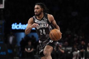 主攻手！卡梅隆-托马斯半场13中6砍最高21分 罚球7中7