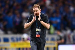 记者：斯卢茨基该问问自己，面对对手摆大巴+反击有什么应对之策