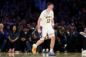 放开抡！东里詹全部缺席 拉拉维亚迎来生日夜&近三场场均轰21.7分